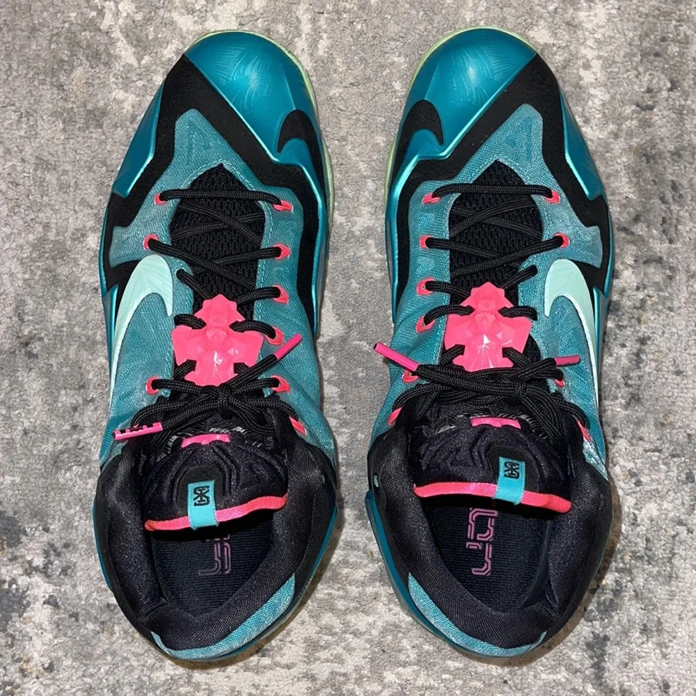 Nike | LeBron James 11 South Beach - Picture 9 of 9
